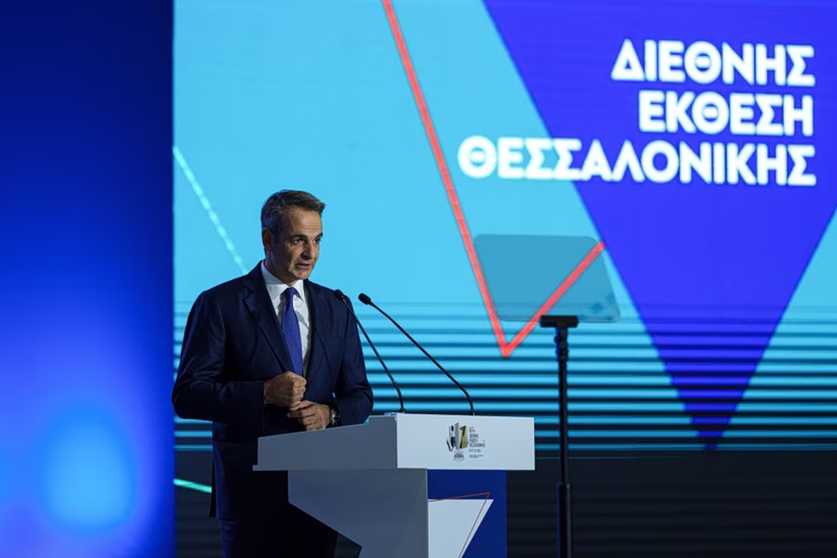 Στο ΠΑΣΟΚ η αριστερή πτέρυγα οργίζεται με το τι ποιεί η δεξιά, και ο Μητσοτάκης που συνεχώς του βγαίνει ο Τσίπρας μπροστά