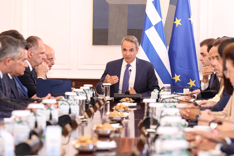 Αφήγημα μέχρι τις εκλογές χτίζει ο Μητσοτάκης - Εξωραϊσμός πεπραγμένων και επίθεση στην αντιπολίτευση με το βλέμμα στη ΔΕΘ