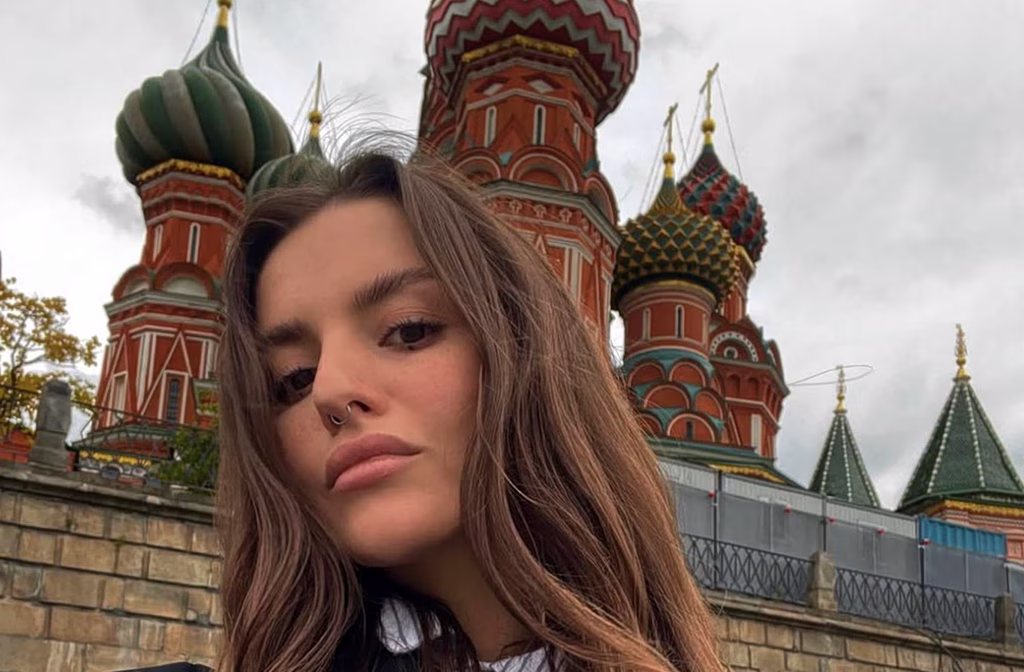 Pussy Riot: Πρώην μέλος καταγγέλλει ότι στρατολογήθηκε από τις μυστικές υπηρεσίες της Ρωσίας – Η φερόμενη εμπλοκή σε σχέδιο δολοφονίας