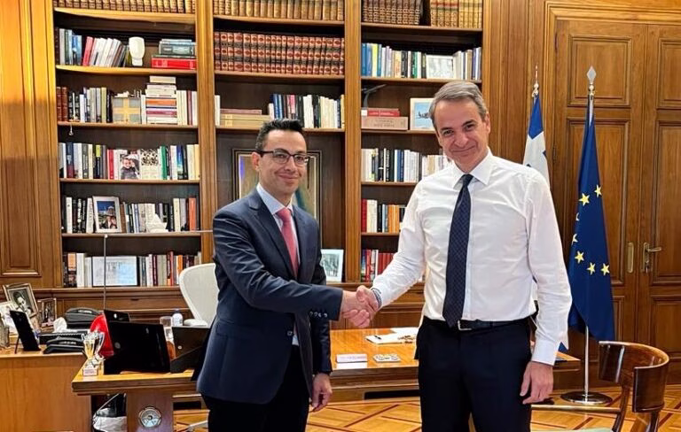 Το παρασκήνιο της παραίτησης Σέρμπου από Μαξίμου