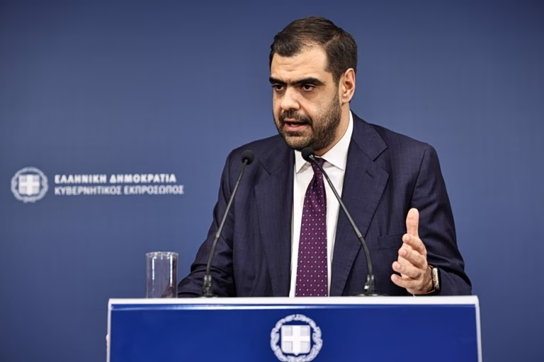 Π. Μαρινάκης: Μπάλα στην εξέδρα για τις γυναικοκτονίες – Επιτίθεται στην ΕΛΑΣ για να καλύψει το «Όχι» στη θεσμική αναγνώριση