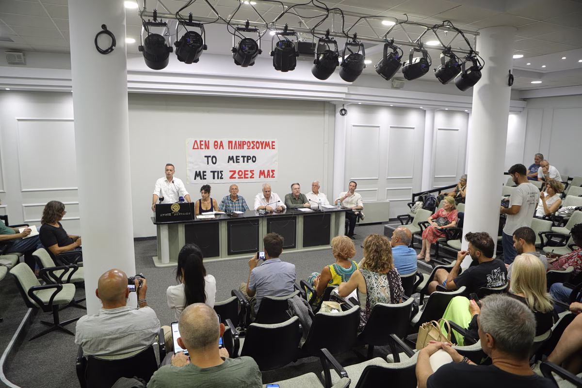 Κυψέλη: Όχι ακόμα ένα “πάμε κι όπου βγει” – Ενημέρωση, διαφάνεια, αποκατάσταση ζητούν οι κάτοικοι για τις ζημιές από το μετρό