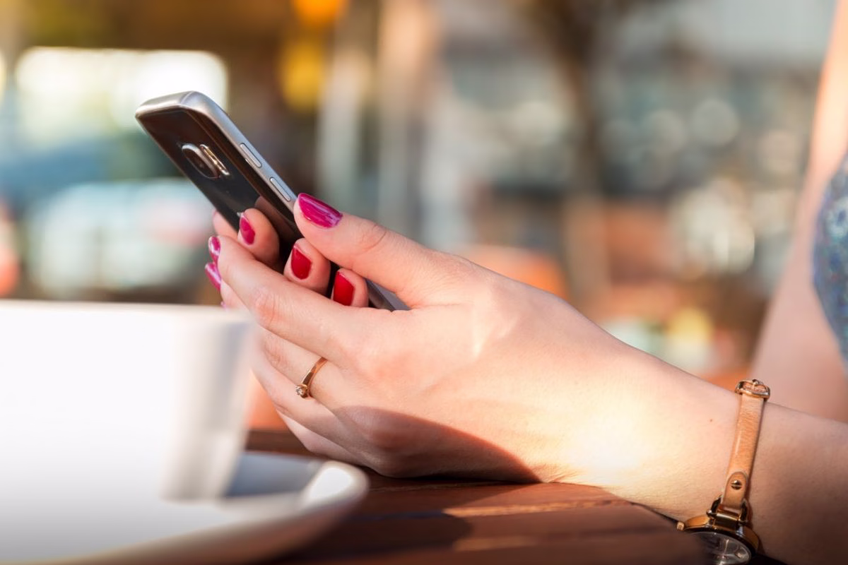 Χωρίς τέλος οι απάτες με SMS για δήθεν κλήσεις της Τροχαίας – Πώς να τις αναγνωρίσετε και τι πρέπει να κάνετε