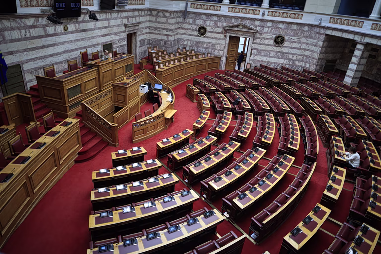 Βουλή: Στήριξη σύσσωμης της αντιπολίτευσης στην υποψηφιότητα Ακρίτα – Αρνητική η ΝΔ