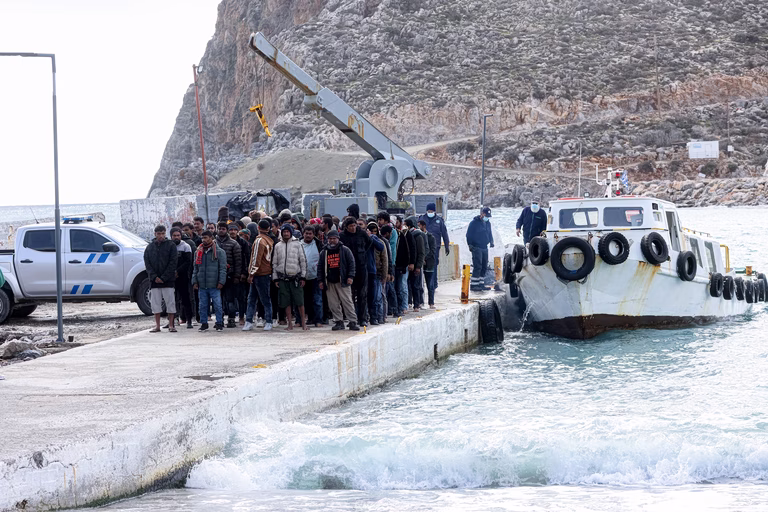 «Ούτε ‘Γκουαντάναμο’, ούτε χάος» – Ανάλγητη και ψηφοθηρική μεταναστευτική πολιτική καταγγέλλει ο ΣΥΡΙΖΑ