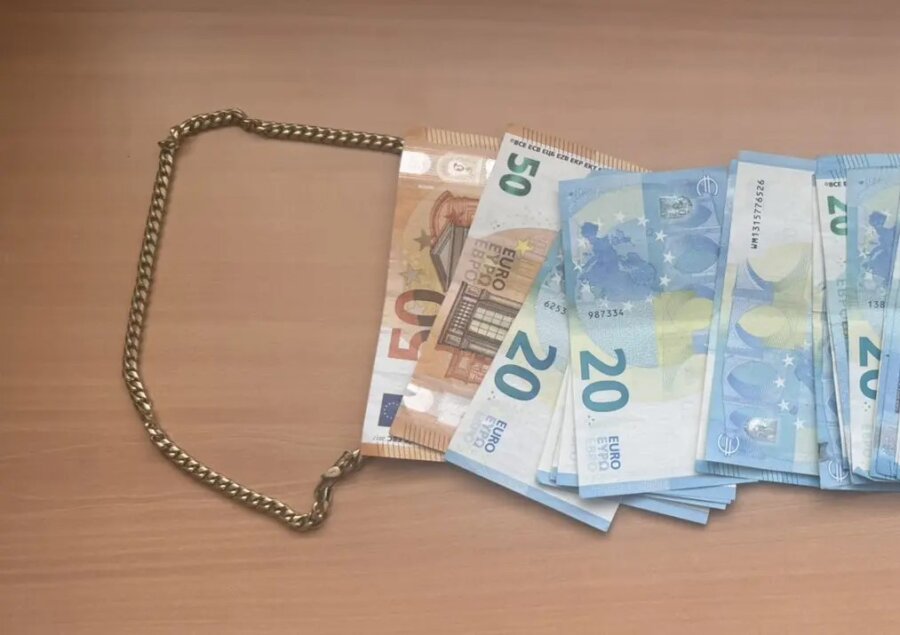 Έπεισαν 88χρονο να βάλει κοσμήματα και χρήματα σε σακούλα και να τα πετάξει από το μπαλκόνι - Τρεις συλλήψεις
