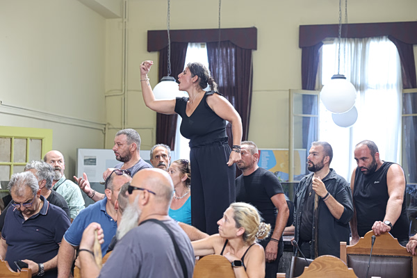 Αφθώδης πυρετός: «Έκανα το σωστό» λέει στο in ο Περιφερειάρχης Β. Αιγαίου για την απόφαση να παυθούν ιχνηλάτηση και θανατώσεις - «Συνεχίζουμε κανονικά» απαντά το υπουργείο