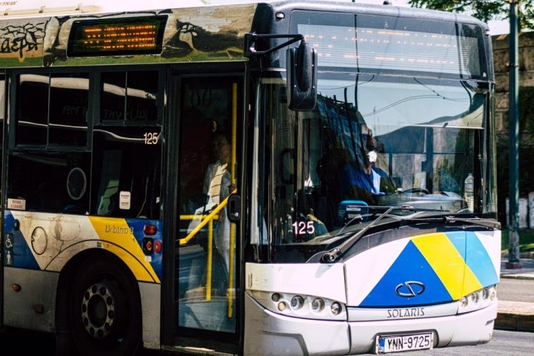 Ψυχικό: Τρόμος για 16χρονες σε λεωφορείο – Συνελήφθη επιβάτης που επέδειξε τα γεννητικά του όργανα