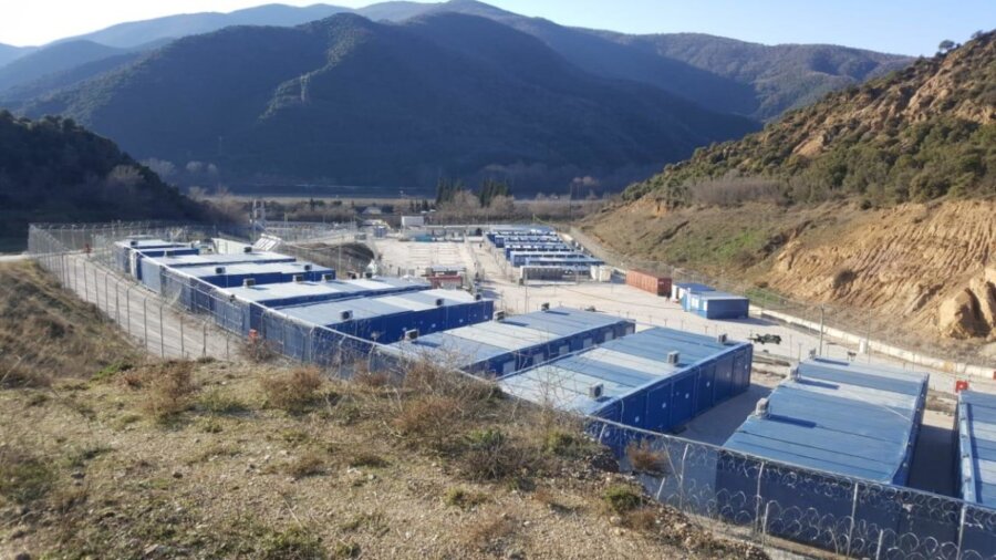 Σέρρες: Νέα ένταση στη δομή μεταναστών της Σιντικής – Κατέρρευσε τμήμα της περίφραξης