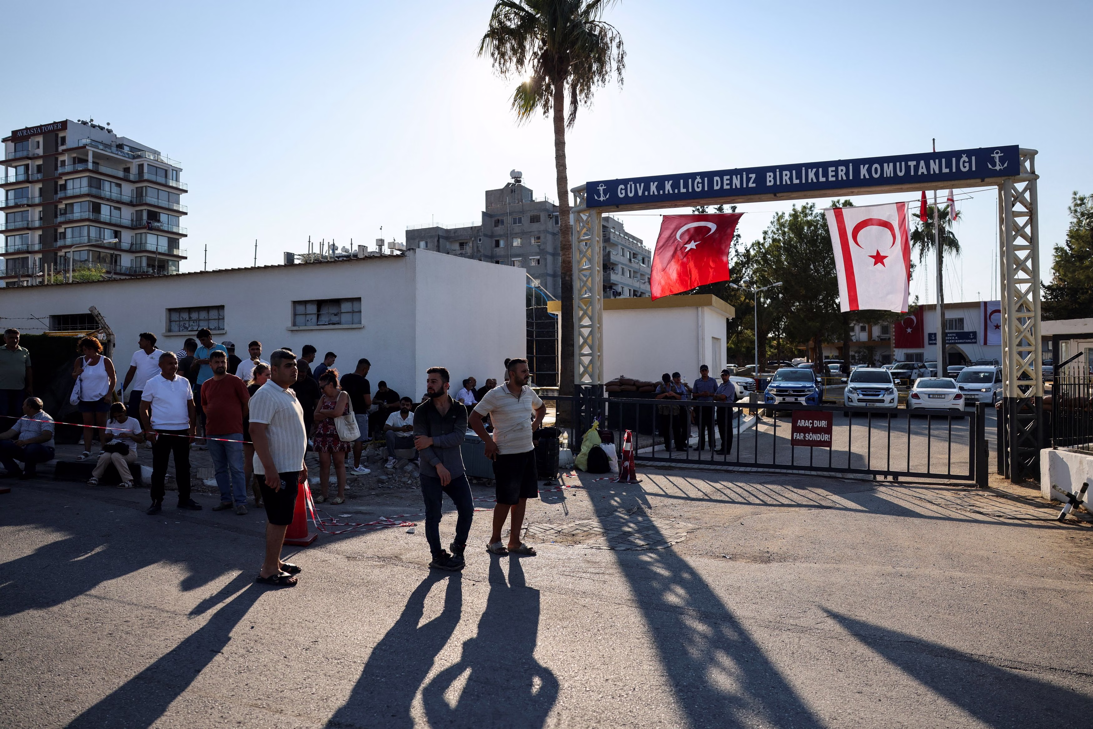 Κερύνεια: Σκηνές αρχαίας τραγωδίας στο λιμάνι - Ένταση και θρήνος για τους νεκρούς