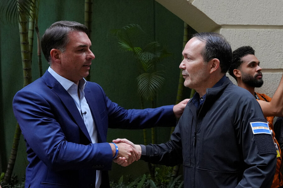 Βραζιλία: Ο υποψήφιος της δεξιάς Μπολσονάρο βλέπει ως μοντέλο ασφάλειας αυτό του Μπουκέλε στο Σαλβαδόρ
