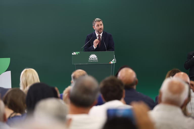 ΠΑΣΟΚ: Το πράσινο «κάστρο» της Κρήτης, οι δημοσκοπήσεις και το «ναρκοπέδιο» της ΔΕΘ