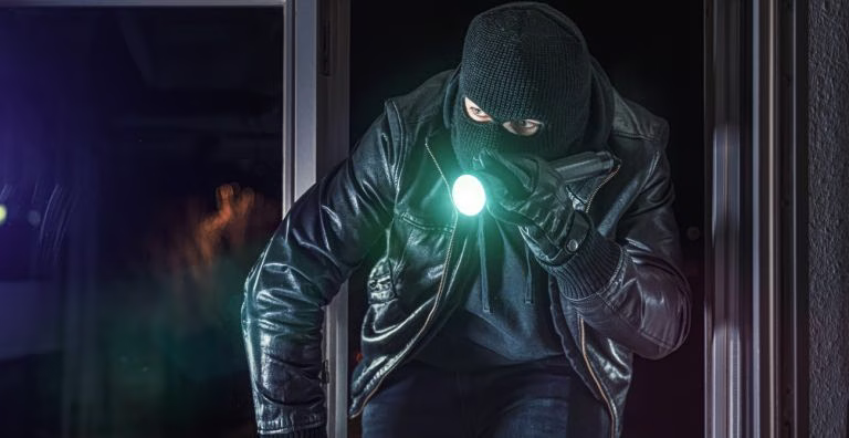 Συναγερμός στη Νάξο μετά από καταγγελίες για κλοπές σε σπίτια – Άγνωστος χτυπά κουδούνια και ζητά τηλέφωνο ή νερό