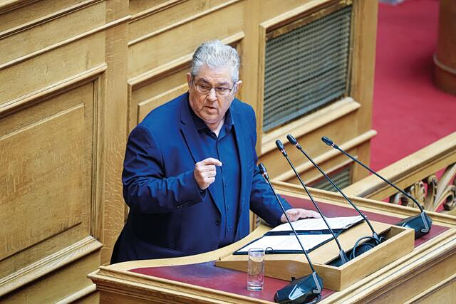 Κουτσούμπας απαντά σε Μητσοτάκη με TikTok και… GPS: «Χρειάζεται μπόλικη ΤΝ για να εξαφανιστεί η πραγματικότητα»