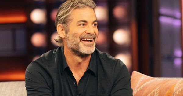 Jim Curtis: Ο transformational coach και best-selling συγγραφέας, σύντροφος της Jenifer Aniston, έρχεται στην Ελλάδα