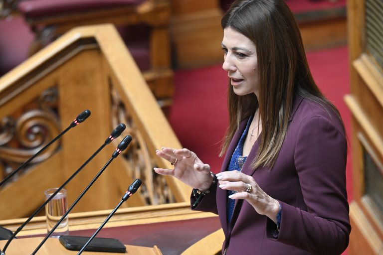 Κανένα θέμα παραίτησης Ζαχαράκη από το υπ. Παιδείας για τα βιβλία με αναφορές σε οικογένειες ομόφυλων ζευγαριών