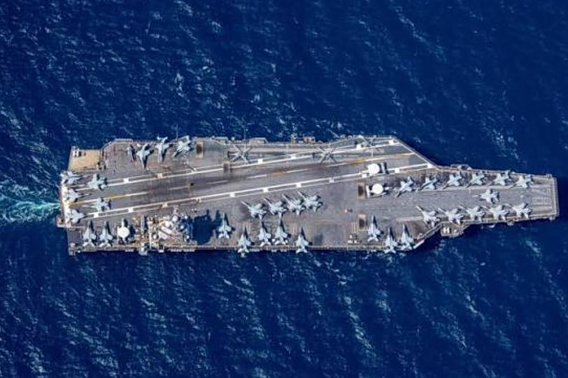 To Ιράν ισχυρίζεται πως χτύπησε αεροπλανοφόρο και αντιτορπιλικό των ΗΠΑ