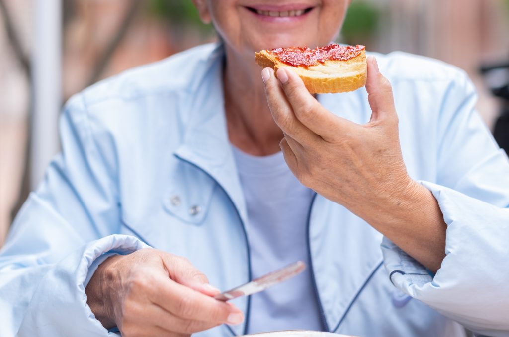 elder-woman-eating