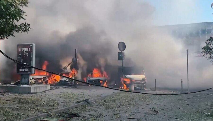Ουκρανία: Τουλάχιστον πέντε νεκροί και 67 τραυματίες σε ρωσική επιδρομή σε εμπορικό κέντρο στην πόλη Πάβλογκραντ