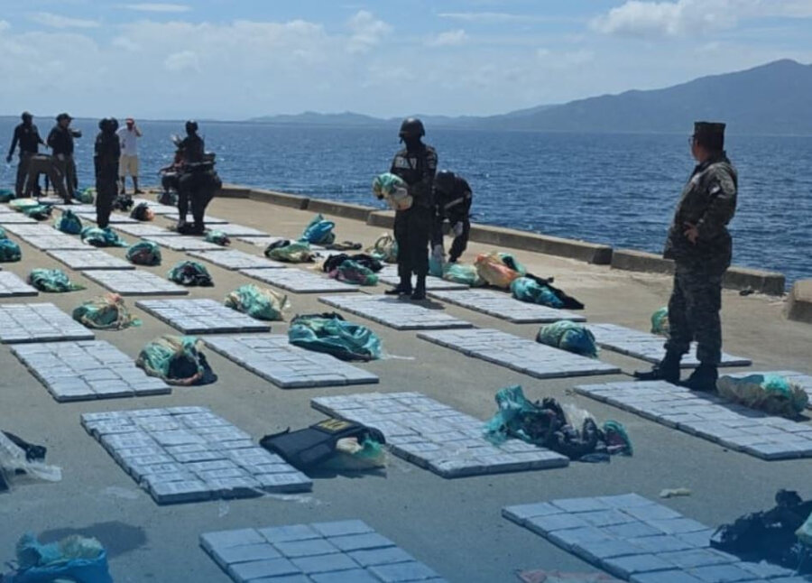 Η Ονδούρα «έπιασε ψαριά» 1.660 κιλών κοκαΐνης σε αλιευτικό σκάφος στην Καραϊβική