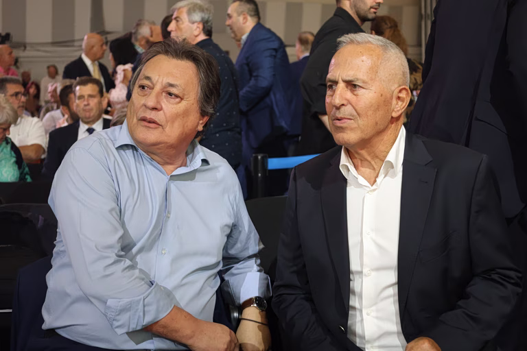 ΠΑΣΟΚ: Οι ανεξάρτητοι βουλευτές Αποστολάκης και Αυλωνίτης στην ομιλία Ανδρουλάκη