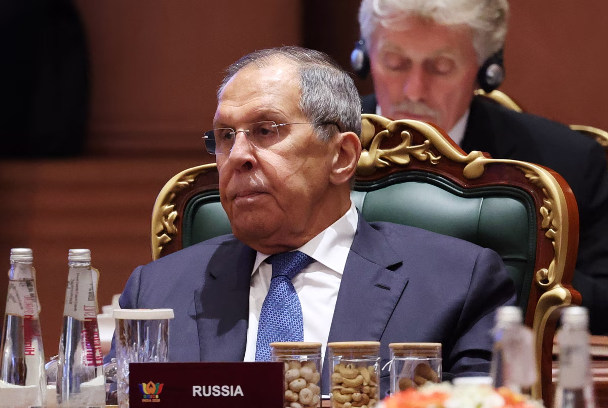 Ο Λαβρόφ κάλεσε τον Ζελένσκι στη Μόσχα – «Μια τεράστια χειρονομία καλής θέλησης εκ μέρους μας» [βίντεο]