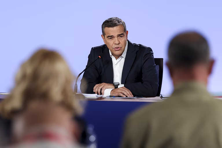 Τσίπρας: Κατεβάζει το σχέδιό του στην κοινωνία – Θετική ατζέντα και εκλογική διάταξη