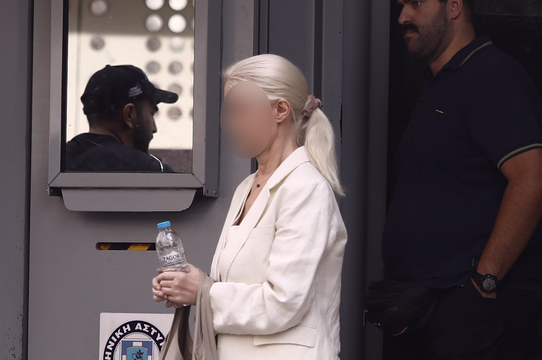 Αρνείται τα πάντα η γιατρός για τον θάνατο του Γιώργου Μαζωνάκη - Ξεκίνησε η απολογία του συζύγου της