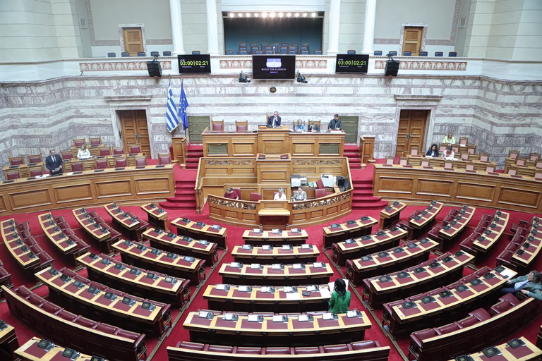 Στη Βουλή η δεύτερη ψηφοφορία για τη Συνταγματική Αναθεώρηση – Αντιπαράθεση για την παρουσία Φλωρίδη