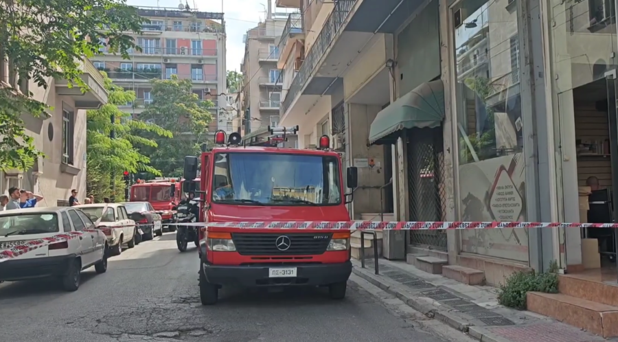 Κλειστή η συμβολή της Βραΐλα-Αλεξάνδρας λόγω φωτιάς σε διαμέρισμα