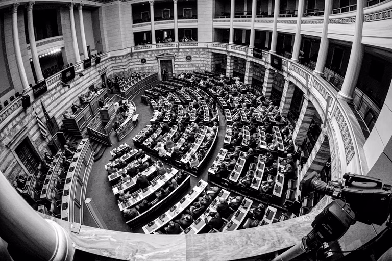 Βουλή: Χωρίς συναινέσεις στην επόμενη φάση φάση της Συνταγματικής Αναθεώρησης – Από 158 ως 161 τα «ναι», απομονωμένη η ΝΔ