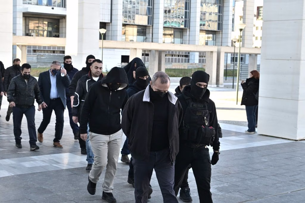 «Τα δύο αδέλφια της “12χρονης του Κολωνού” προσπάθησαν να “απαγάγουν” αστυνομικοί»