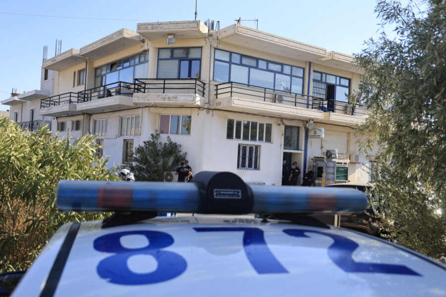 Εγκληματική οργάνωση εξαπατούσε κλωνοποιώντας φωνές συγγενικών προσώπων των θυμάτων – Λεία άνω του 1 εκατ. ευρώ
