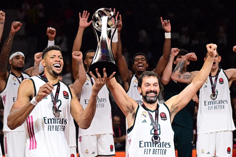 Ρεάλ Μαδρίτης: Η απονομή του πρώτου EuroLeague Super Cup στη «βασίλισσα» – MVP ο Ταβάρες (vid+pics)