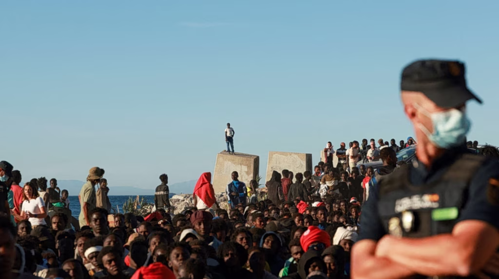 Συναγερμός στη Θέουτα – Η Ισπανία ενισχύει τα σύνορα με το Μαρόκο μετά τα καλέσματα στα social media για νέα μαζική είσοδο