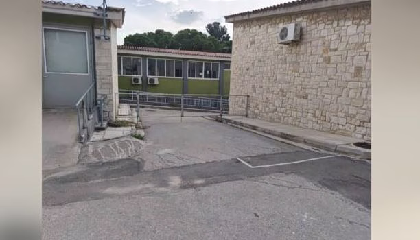 Ίλιον: Καταγγελία για το ΕΝΕΕΓΥΛ – 70 παιδιά με ΔΕΠΥ και αυτισμό κάνουν μάθημα σε αποθήκες