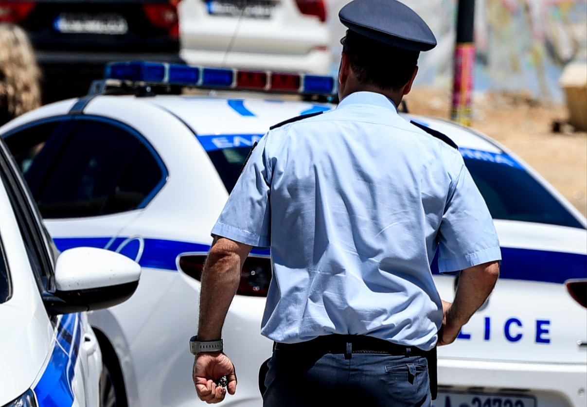 Ηράκλειο: 42χρονος αποφυλακίστηκε με βραχιολάκι και συνελήφθη ξανά για ξυλοδαρμό του πατέρα του