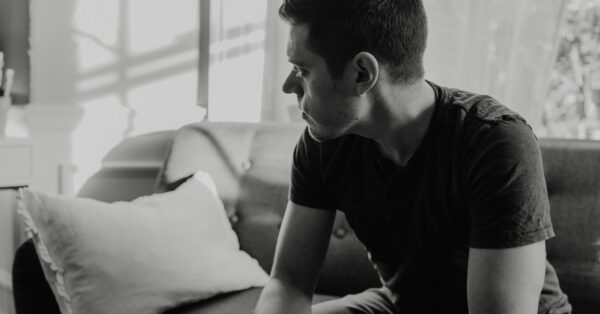 «Ο σύζυγός μου δεν έχει καθόλου φίλους»