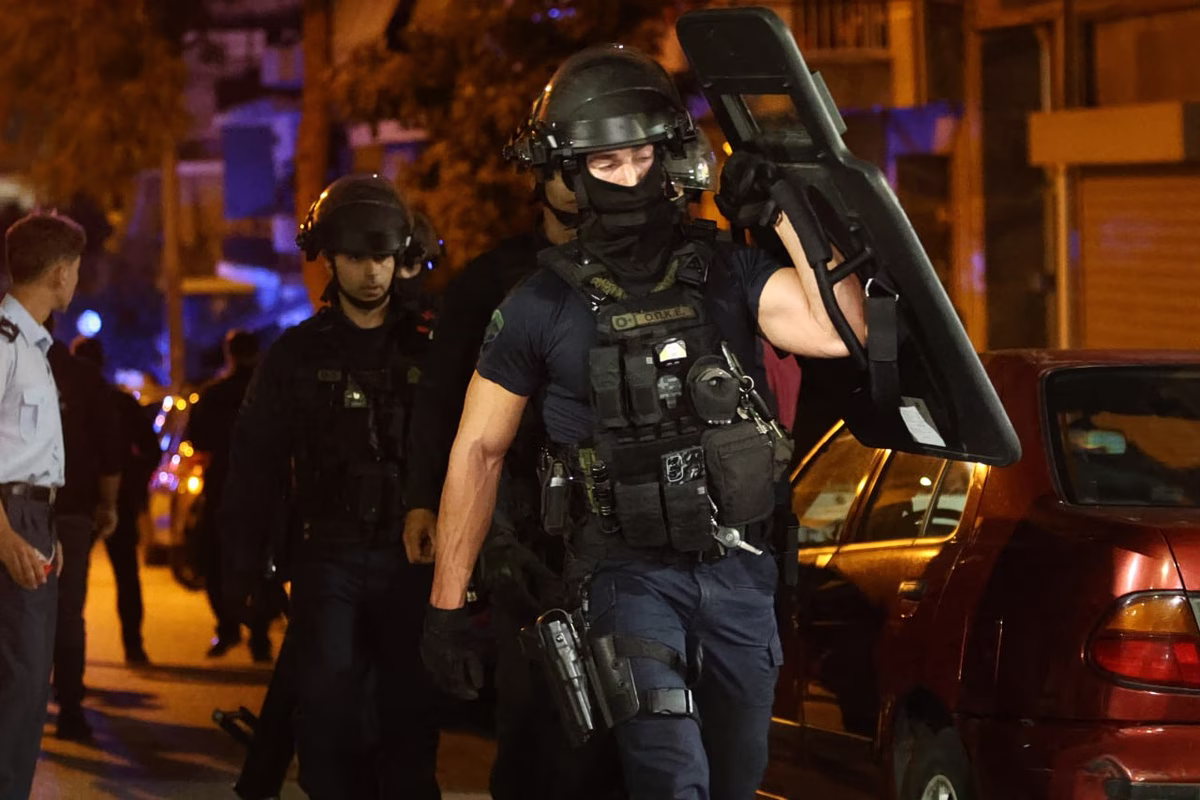 Νίκαια: «Τρεις ημέρες ούρλιαζε η γυναίκα» - Σε ψυχιατρική κλινική μεταφέρθηκε το ζευγάρι
