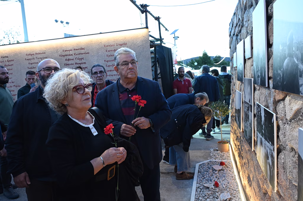 Πρεμιέρα για το 52ο Φεστιβάλ ΚΝΕ: Περιήγηση Δ. Κουτσούμπα με τη Μάγδα Φύσσα στην έκθεση για τους 200 της Καισαριανής