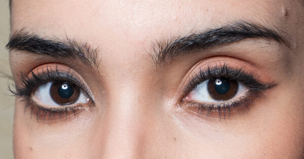 Πώς να πετύχετε το τέλειο eyeliner, σύμφωνα με τους ειδικούς ομορφιάς