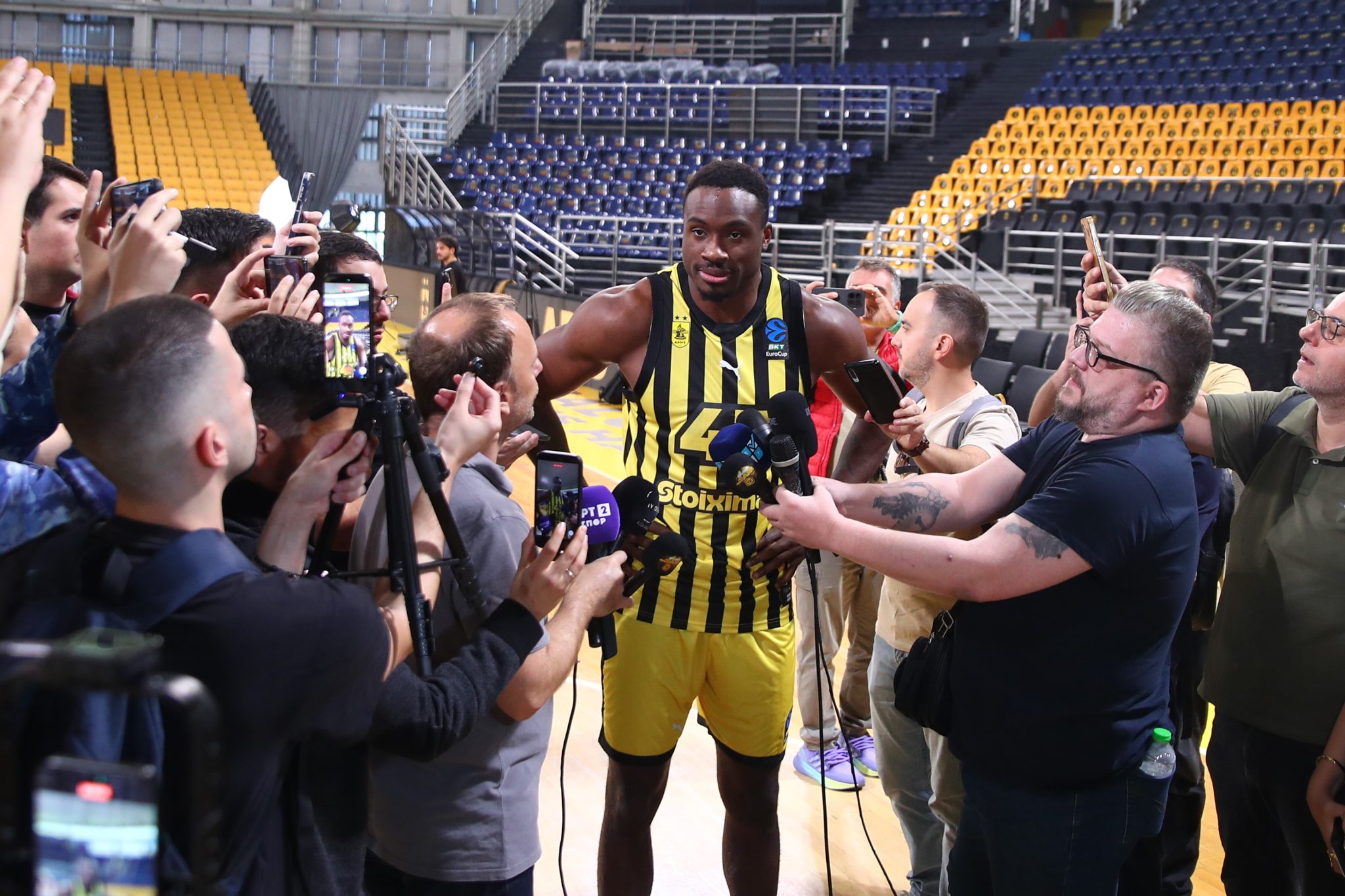 Άρης: Το ανακαινισμένο «Nick Galis Hall» – Η νέα κερκίδα, ο φωτισμός LED και η αυξημένη χωρητικότητα (pics)