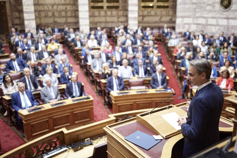 «Μέρες Πομπηίας, χωρίς αντίπαλο» βλέπουν για την κυβέρνηση βουλευτές της ΝΔ – Η στάση Μητσοτάκη και η εκδήλωση που διοργανώνει ο Δένδιας