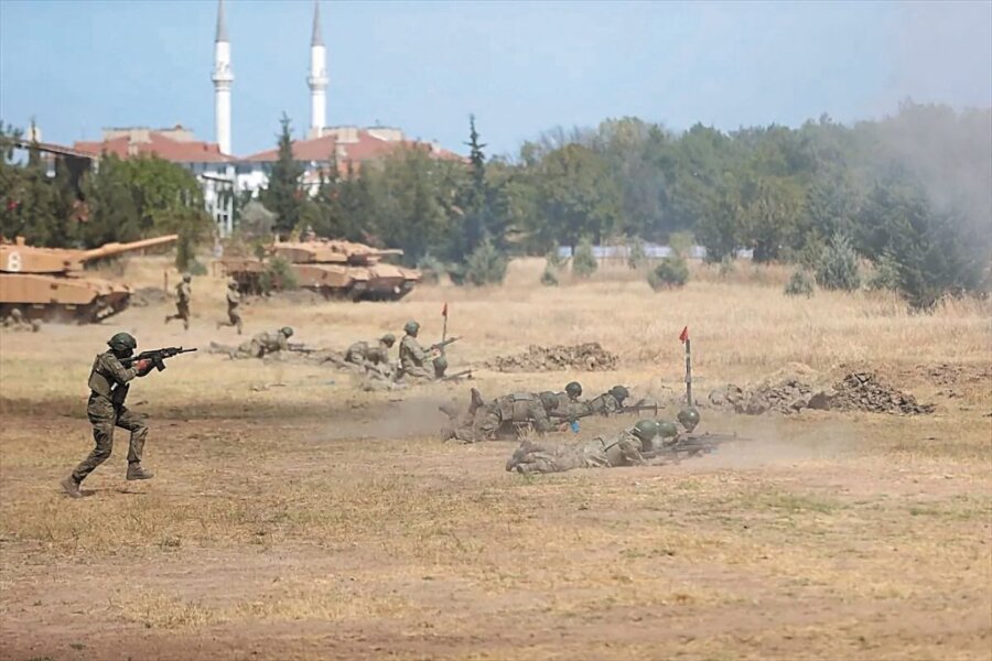 Πρόκληση και με μπαράζ τουρκικών ασκήσεων