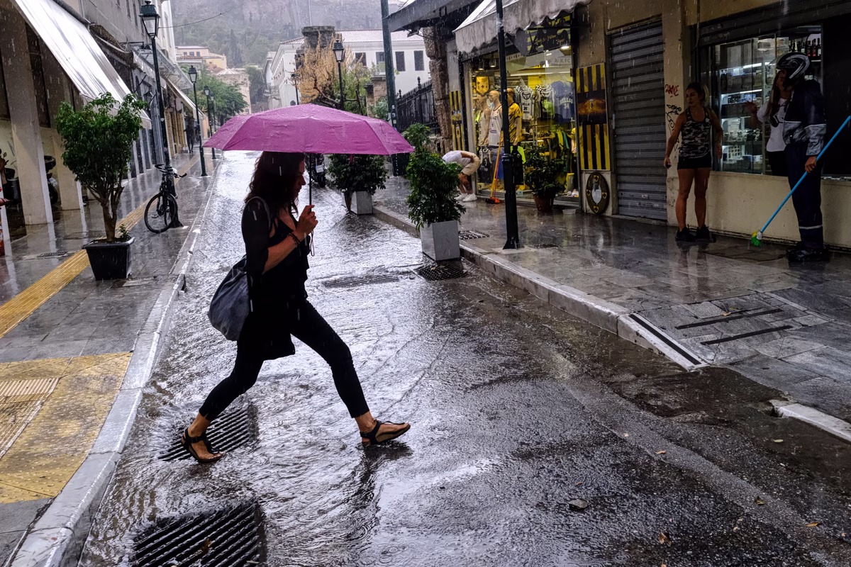 Νέο έκτακτο δελτίο επιδείνωσης καιρού, με καταιγίδες και χαλάζι – Οι επικίνδυνες περιοχές