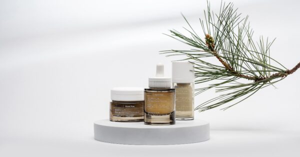 KORRES: 4 Dimensions of Lifting με τη νέα SYMBIO-Lift™ BLACK PINE
