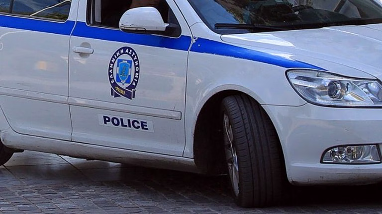 Αιματηρό επεισόδιο σε οικοδομή στη Γλυφάδα – 75χρονος τραυμάτισε 65χρονο με κοπίδι