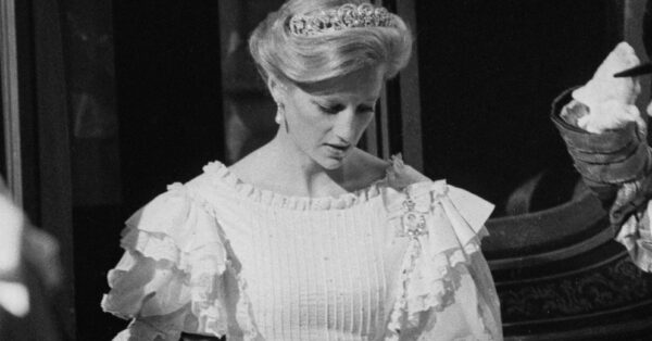 Princess Diana: Το χτένισμα που προκάλεσε την αντίδραση της Queen Elizabeth