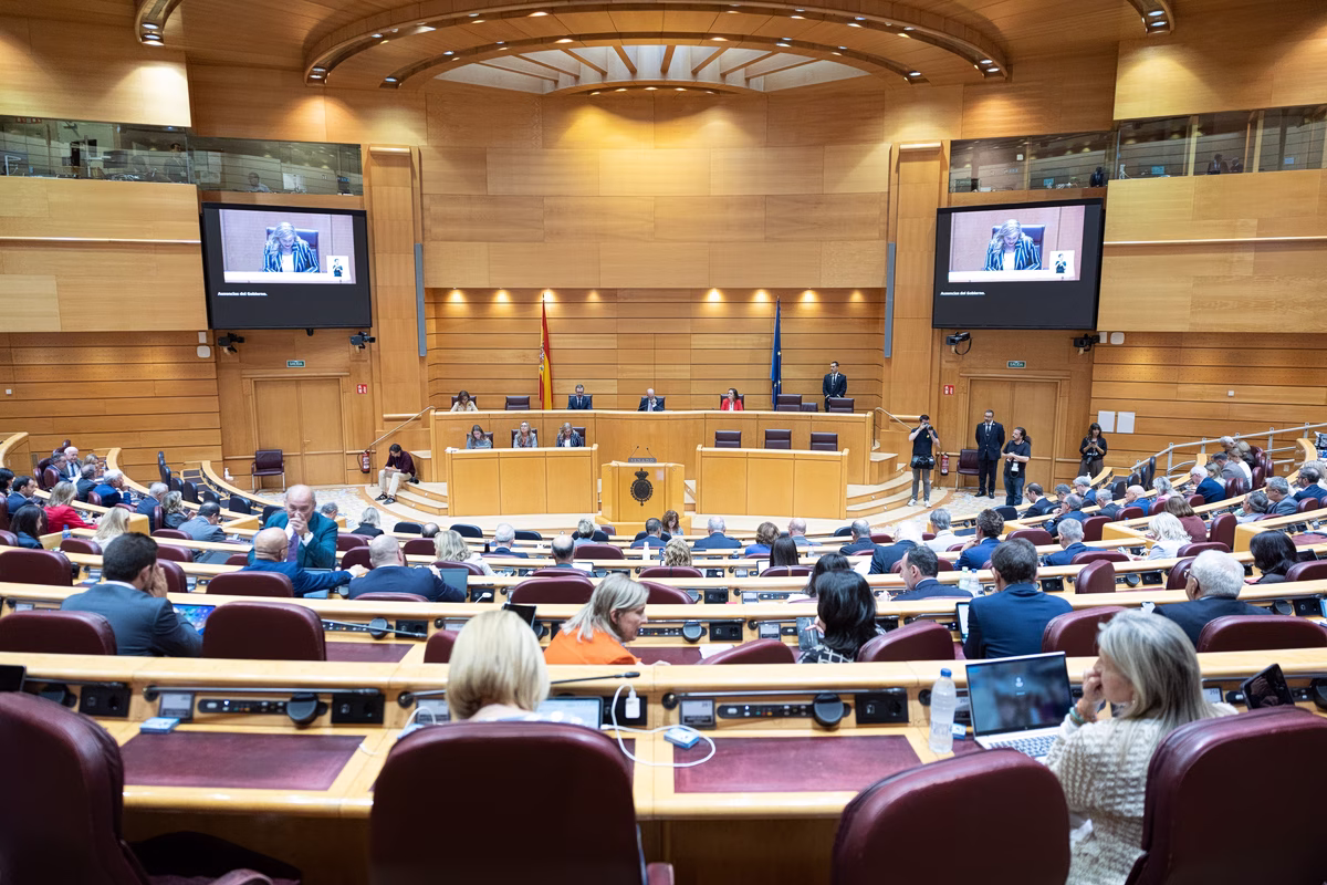 Ισπανία: Η Γερουσία δεν επικύρωσε τη συνθήκη φιλίας με τη Γαλλία, μεσούσης της επίσκεψης Μακρόν