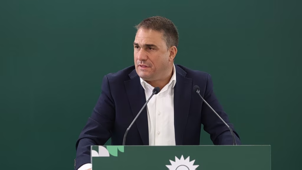 Τσουκαλάς: Πανικόβλητος ο Κυριάκος Μητσοτάκης – «Ξήλωσε» το πουλόβερ του success story της οικονομικής του πολιτικής